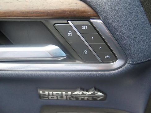 Used 2024 Chevrolet Silverado 1500 High Country w/ Technology Package AWD/4WD image 10