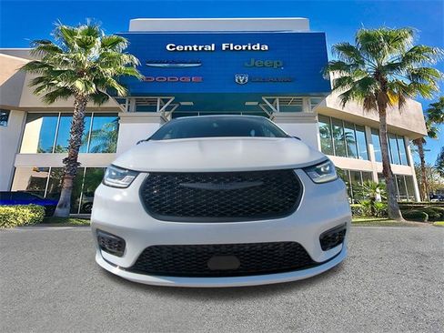 New 2026 Chrysler Pacifica Select w/ S Appearance Package image 3