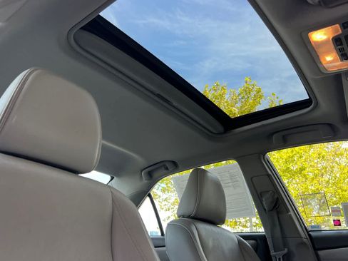 Used 2015 Toyota Camry XLE w/ Advanced Technology Package FWD image 17