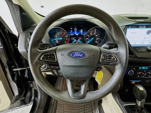 Used 2017 Ford Escape SE w/ Equipment Group 201A FWD image 9