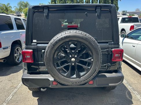 Used 2025 Jeep Wrangler Unlimited Sahara AWD/4WD image 6
