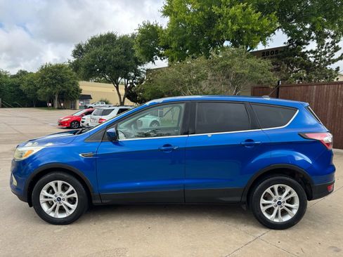 Used 2017 Ford Escape SE FWD image 4