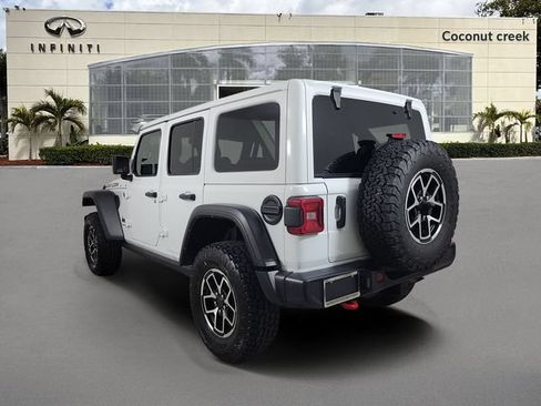 Used 2025 Jeep Wrangler Unlimited Rubicon w/ Convenience Group AWD/4WD image 3