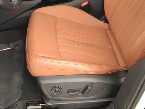 Used 2024 Audi Q8 e-tron Premium Plus image 25