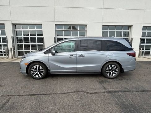 Used 2026 Honda Odyssey EX-L image 3