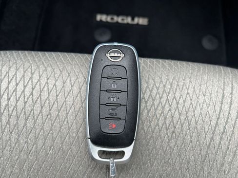 Used 2025 Nissan Rogue SV image 22