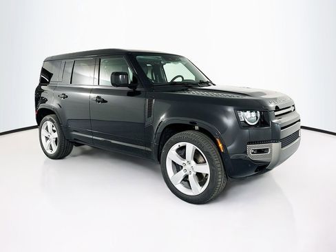 Used 2025 Land Rover Defender 110 X-Dynamic SE image 3