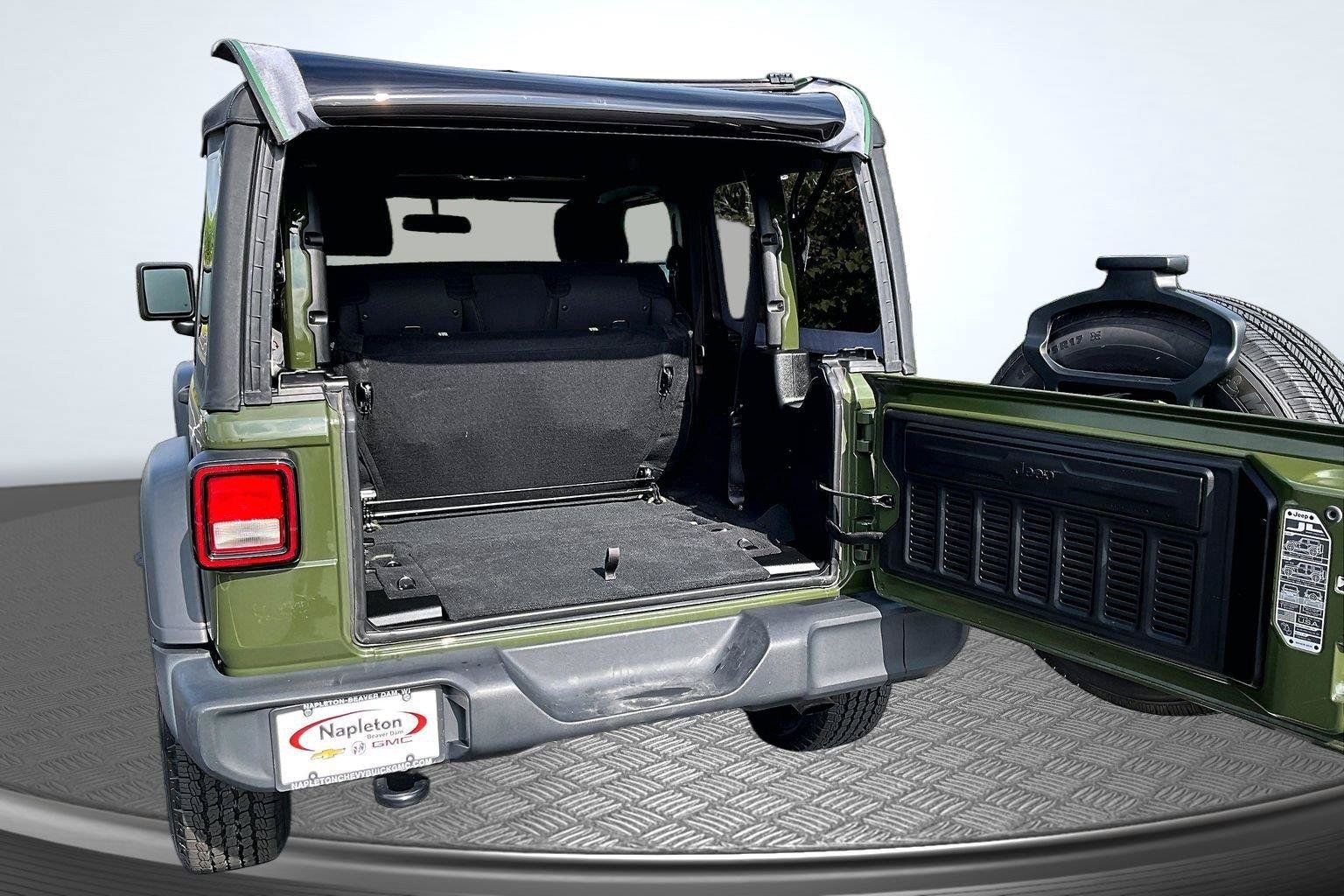 Used 2023 Jeep Wrangler Sport AWD/4WD image 5