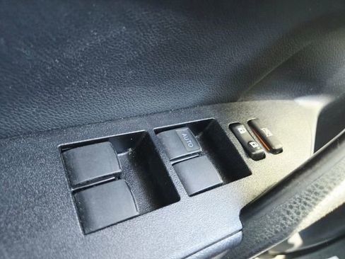 Used 2017 Toyota Corolla SE image 30