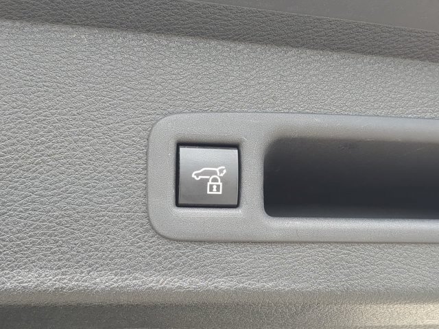 Certified 2025 Toyota Sienna XLE FWD image 15