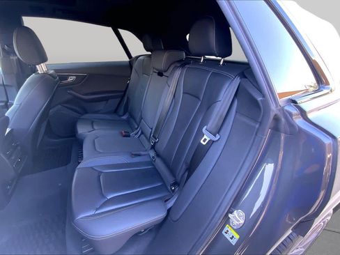 Used 2021 Audi Q8 Premium AWD/4WD image 21