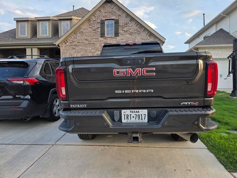 Used 2021 GMC Sierra 2500 AT4 w/ AT4 Premium Plus Package AWD/4WD image 9