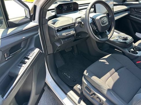 Used 2026 Toyota C-HR AWD/4WD image 12