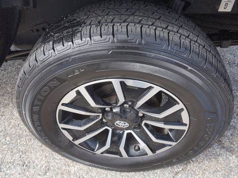 Used 2023 Toyota Tacoma SR image 9