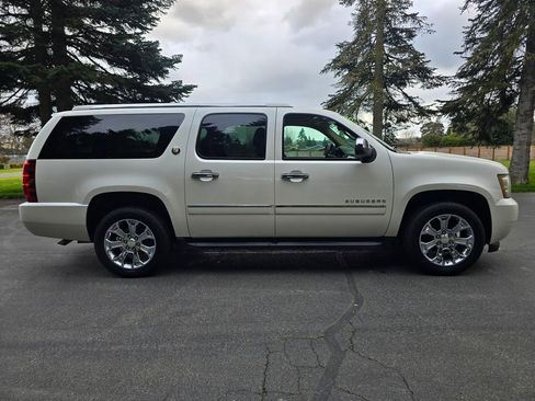 Used 2010 Chevrolet Suburban LTZ image 7