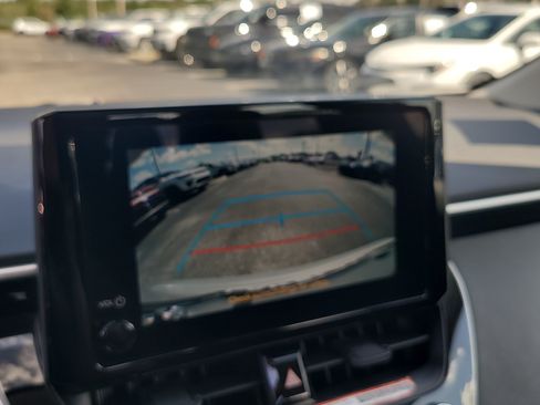 Used 2025 Toyota Corolla LE FWD image 21