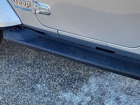 Used 2022 Jeep Wrangler Unlimited Sahara image 20