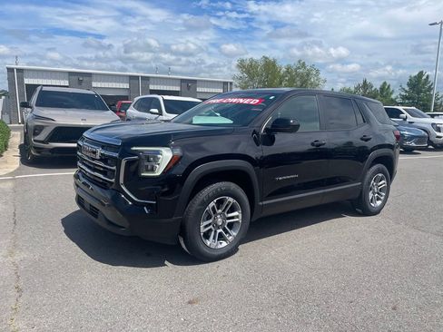 Used 2025 GMC Terrain Elevation w/ Technology Package II FWD image 3