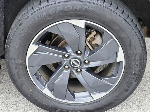 Certified 2024 Nissan Rogue SV FWD image 10
