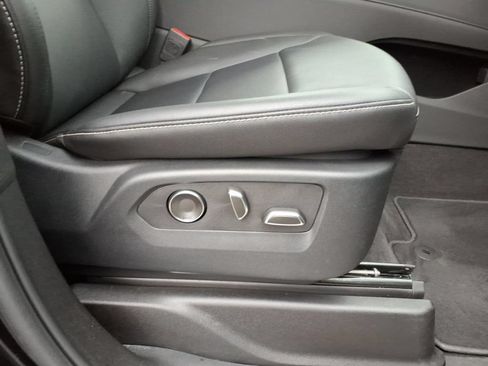Used 2024 Cadillac Escalade Luxury AWD/4WD image 13