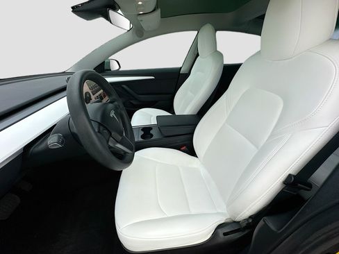 Used 2023 Tesla Model 3 Standard Range image 13