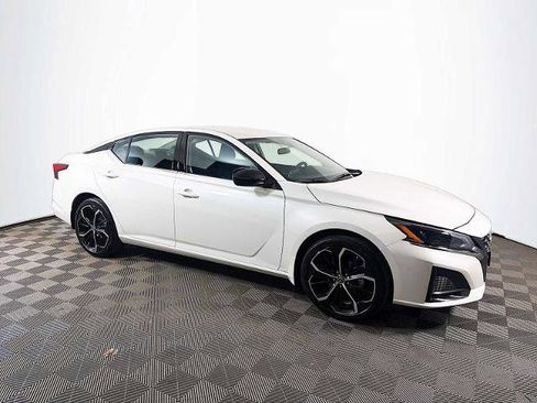 Certified 2025 Nissan Altima 2.5 SR AWD/4WD image 3