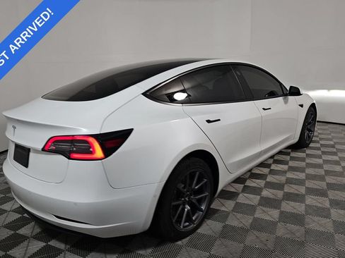 Used 2022 Tesla Model 3 Standard Range RWD image 3