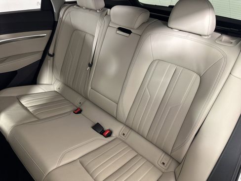 Used 2024 Audi Q8 e-tron Premium Plus w/ Premium Plus Package image 11