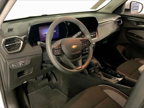 Used 2025 Chevrolet TrailBlazer LT AWD/4WD image 14
