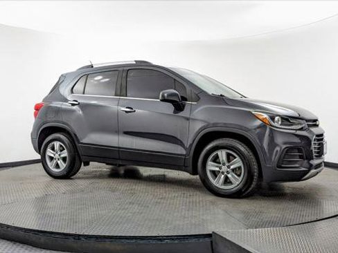 Used 2017 Chevrolet Trax LT w/ LT Convenience Package image 11