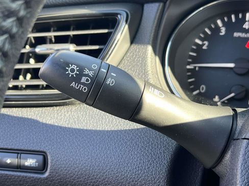 Used 2020 Nissan Rogue SL w/ Premium Package image 24