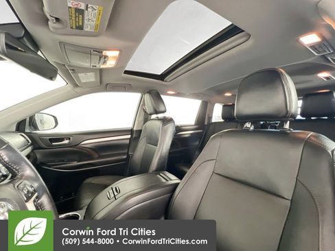 Used 2018 Toyota Highlander XLE AWD/4WD image 9