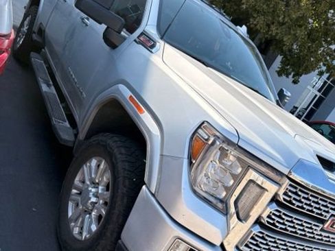 Used 2022 GMC Sierra 3500 Denali w/ Denali Ultimate Package AWD/4WD image 4