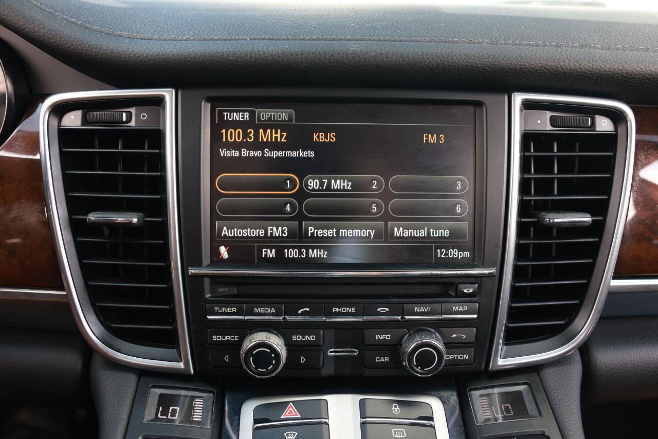Used 2013 Porsche Panamera image 34