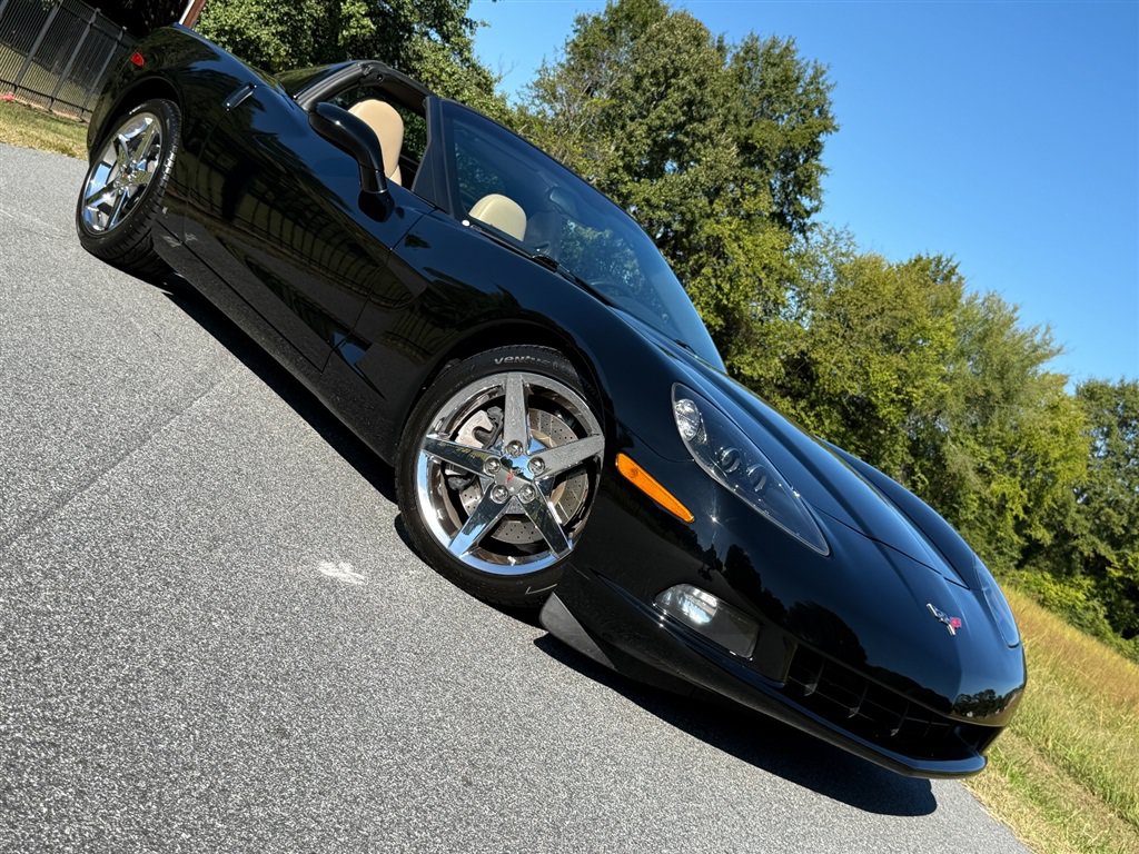 Used 2007 Chevrolet Corvette Coupe w/ Preferred Equipment Group RWD image 25