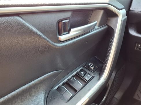 Used 2025 Toyota RAV4 XLE AWD/4WD image 19