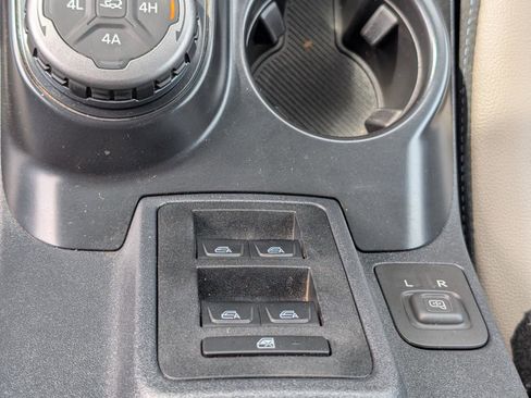 Used 2024 Ford Bronco Wildtrak image 27