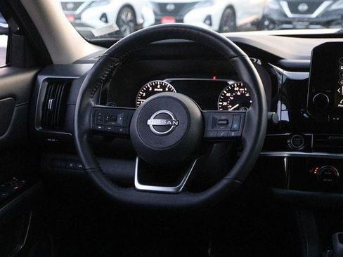 Used 2024 Nissan Pathfinder SL image 24