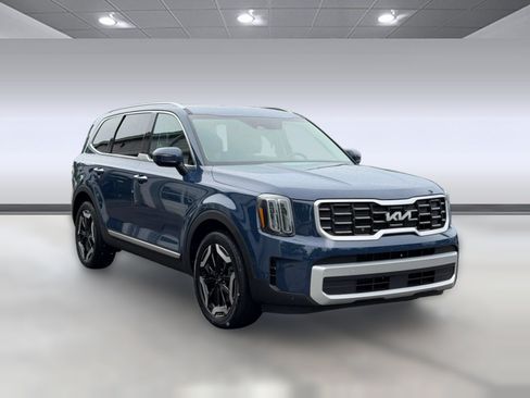 Used 2025 Kia Telluride S FWD image 7