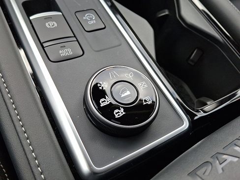 New 2025 Nissan Pathfinder SV image 14