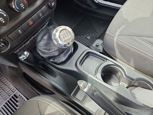 Used 2018 Jeep Wrangler Unlimited Sahara w/ Connectivity Group image 21