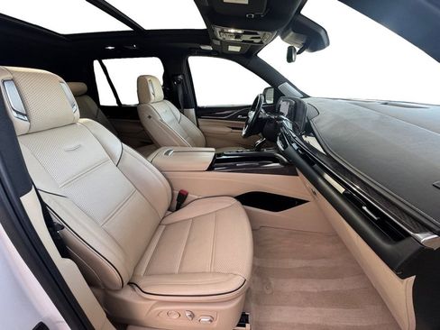 Used 2022 Cadillac Escalade Premium Luxury w/ Performance Package image 16