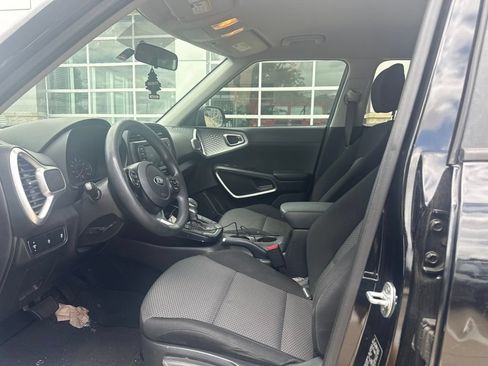 Used 2020 Kia Soul LX FWD image 9
