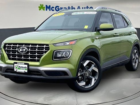 Used 2023 Hyundai Venue SEL FWD image 3
