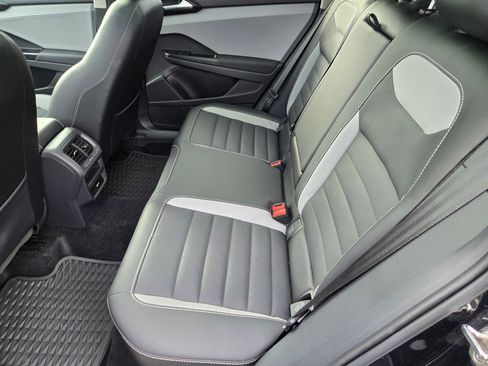 Used 2022 Volkswagen Taos SEL image 19