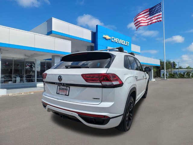 Used 2023 Volkswagen Atlas Cross Sport SEL R-Line AWD/4WD image 2