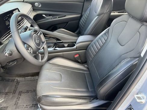 Used 2023 Hyundai Elantra Limited w/ Preferred Accessory Package FWD image 19
