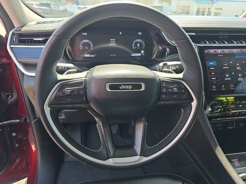 Used 2023 Jeep Grand Cherokee L Limited w/ Black Appearance Package image 18