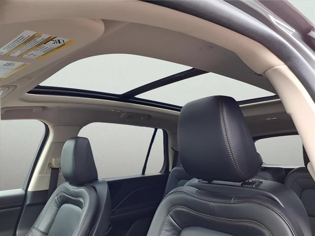 Used 2022 Lincoln Aviator Grand Touring w/ Equipment Group 301A AWD/4WD image 19