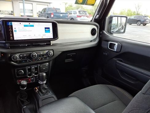 Used 2024 Jeep Wrangler Unlimited AWD/4WD image 13